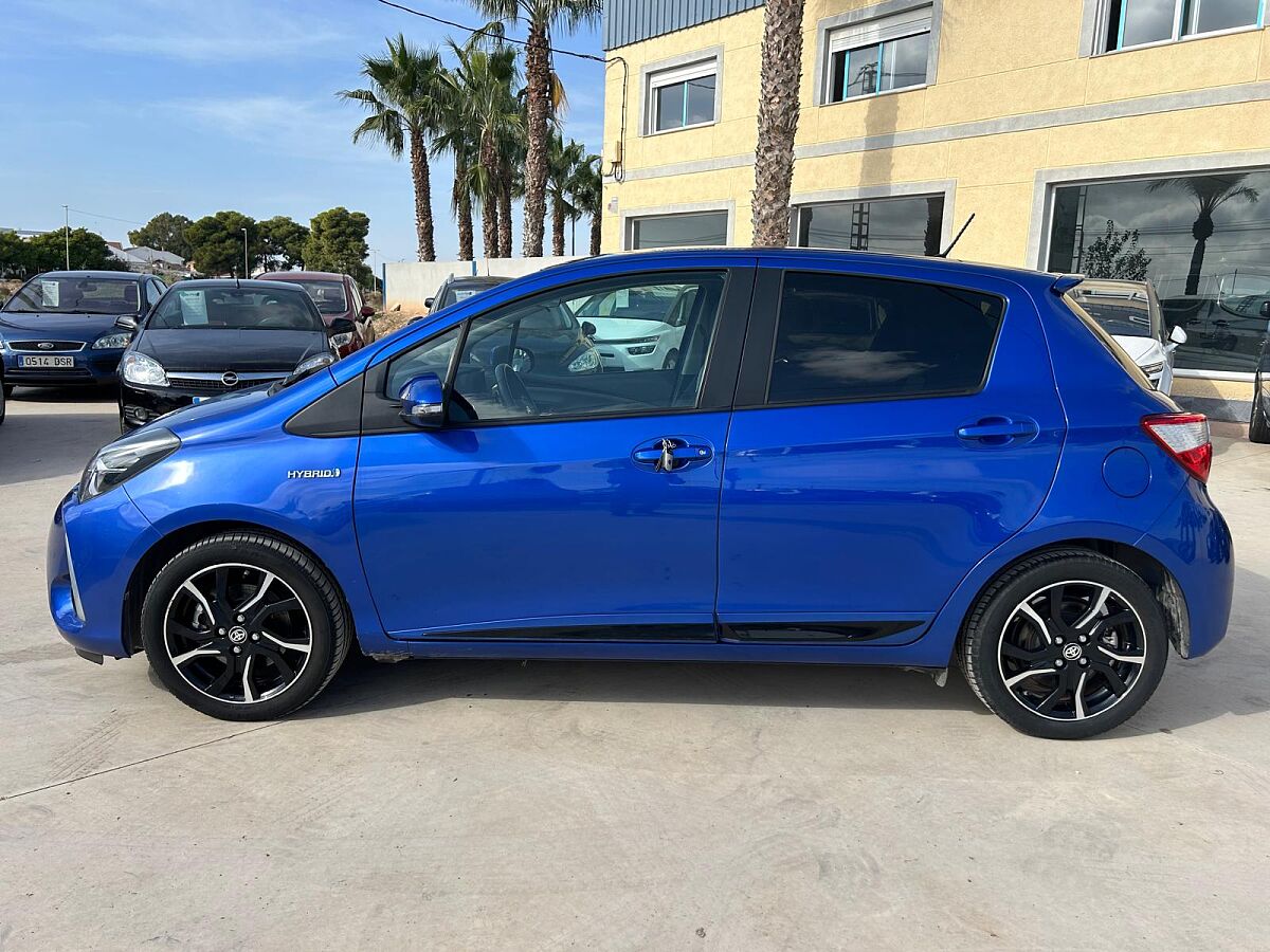 TOYOTA YARIS ADVANCE 1.5 HYBRID AUTO SPANISH LHD IN SPAIN 35000 MILES 2017